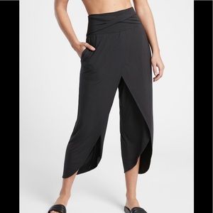 NWOT  Athleta Release Pant. Black. Medium. Never worn